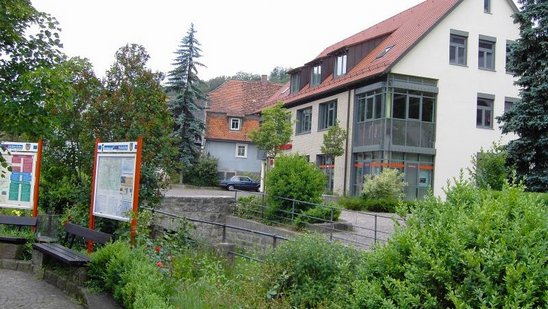 Marktplatz und Dienstleistungszentrum